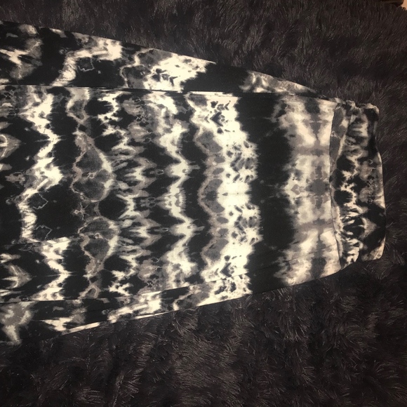 Skirt - Picture 3 of 3